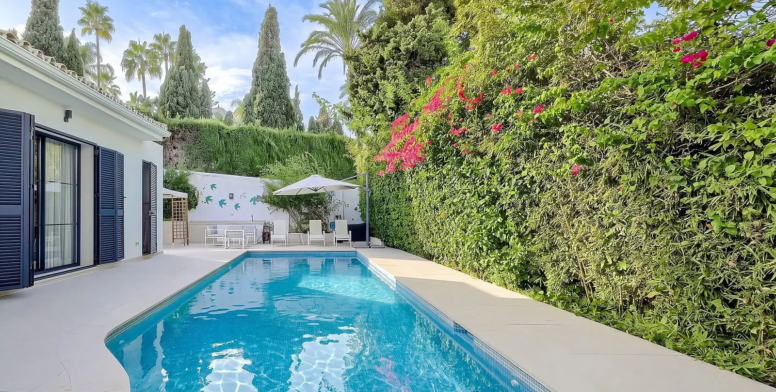 Venta de villa independiente en Los Monteros 31