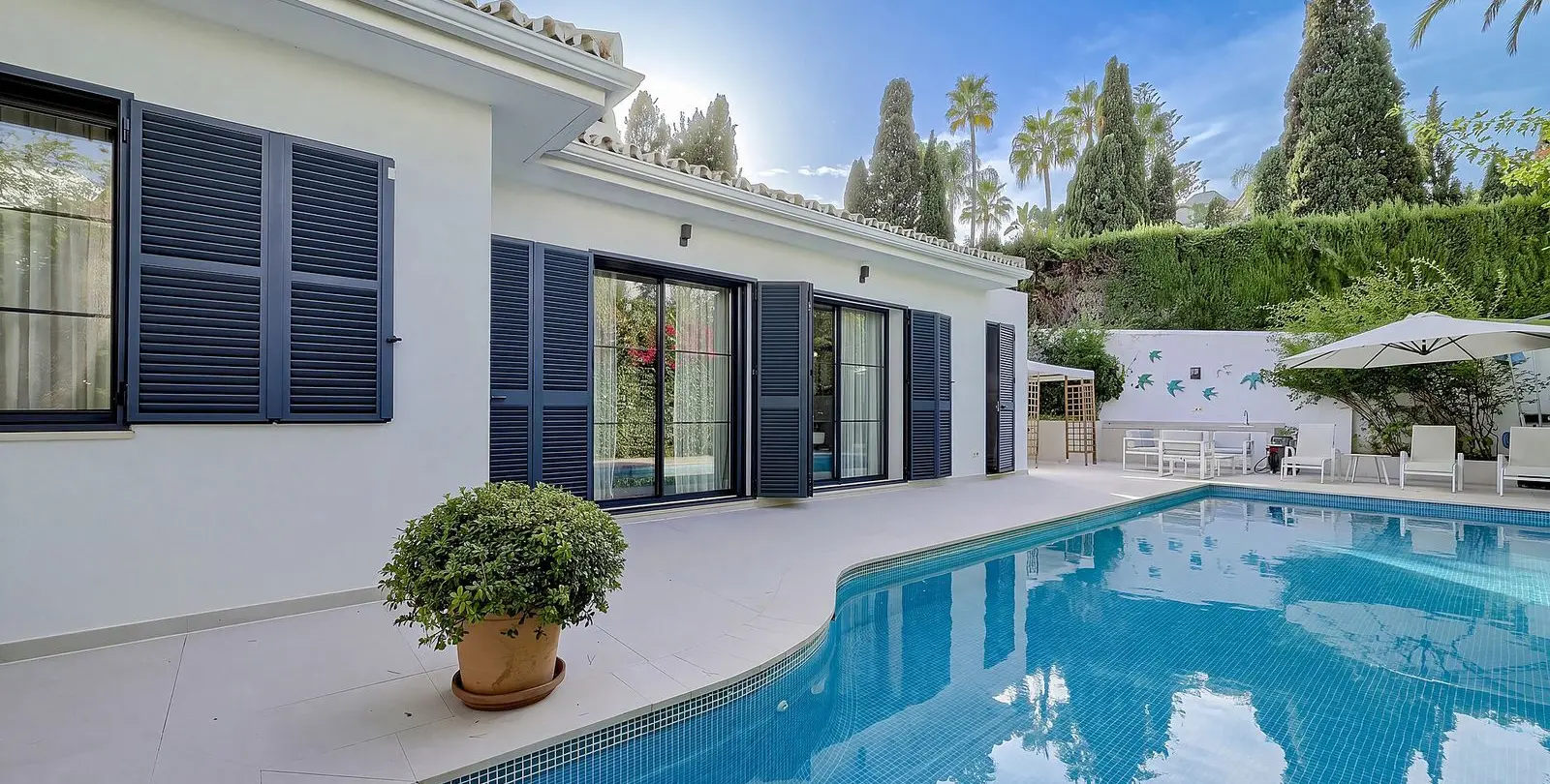 Venta de villa independiente en Los Monteros 32