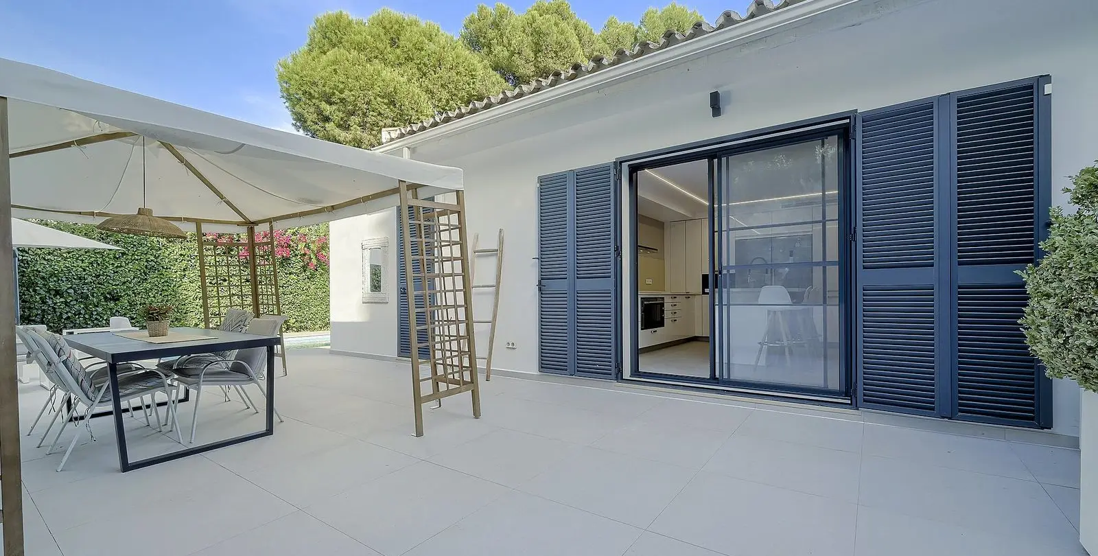 Venta de villa independiente en Los Monteros 33