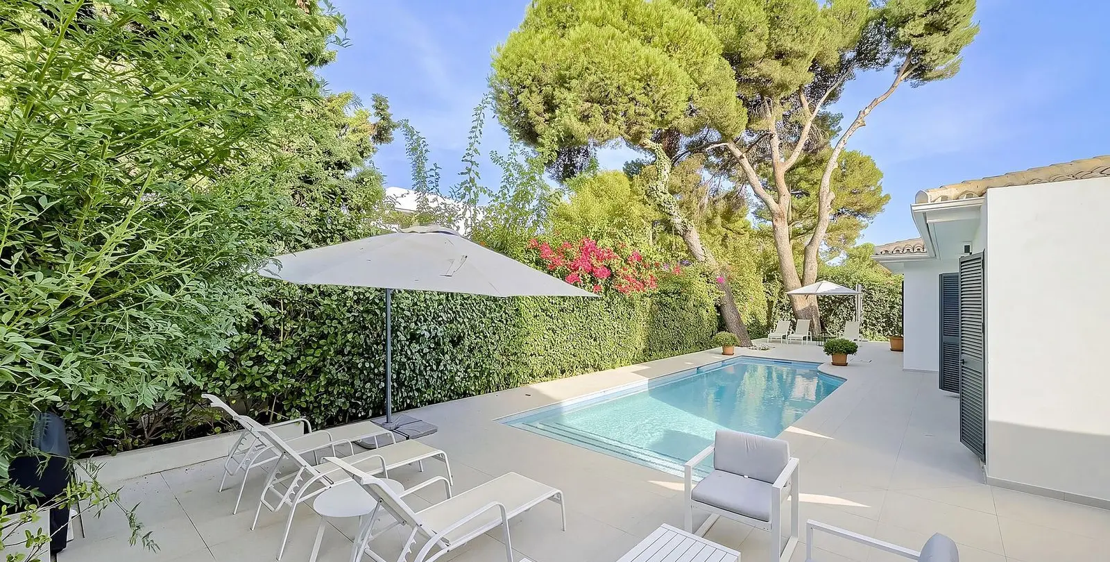 Venta de villa independiente en Los Monteros 36