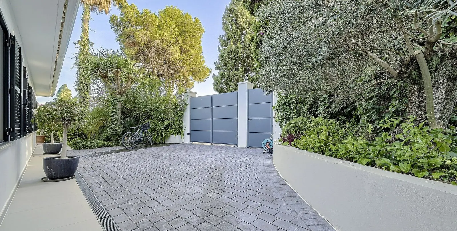 Venta de villa independiente en Los Monteros 40