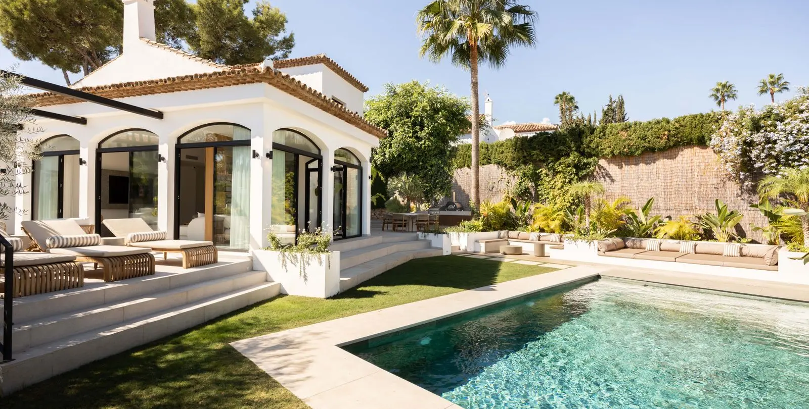 Venta de villa independiente en Nueva Andalucía 1