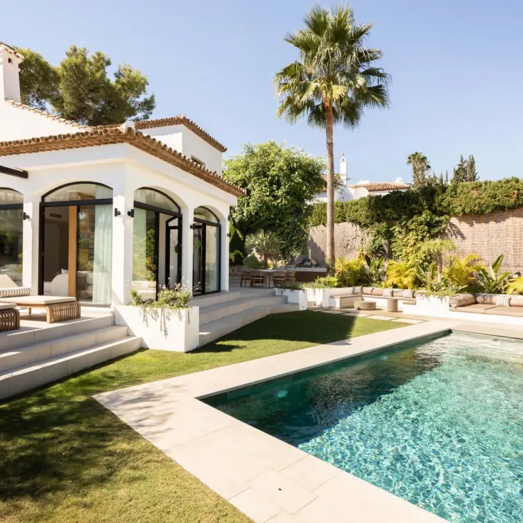 Venta de villa independiente en Nueva Andalucía