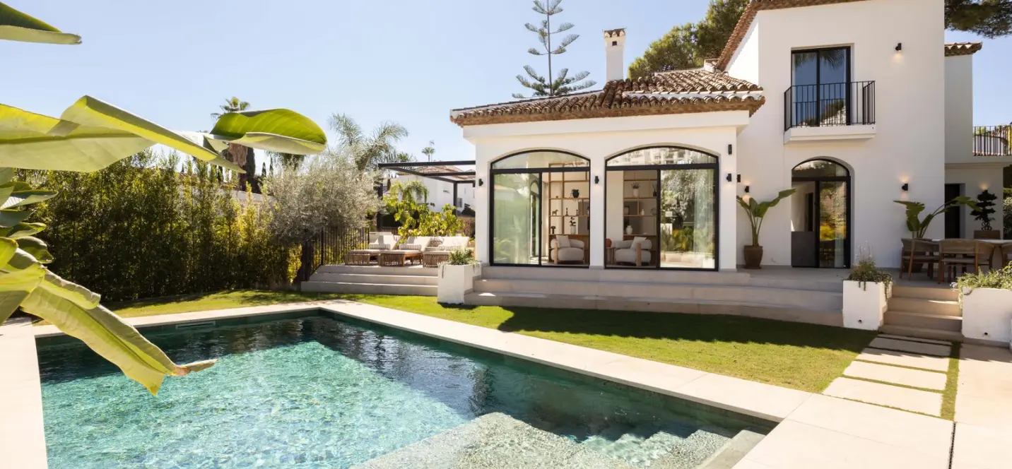 Venta de villa independiente en Nueva Andalucía 1