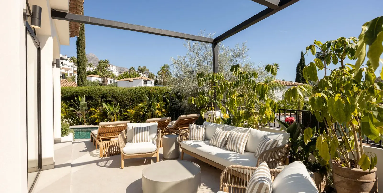 Venta de villa independiente en Nueva Andalucía 24