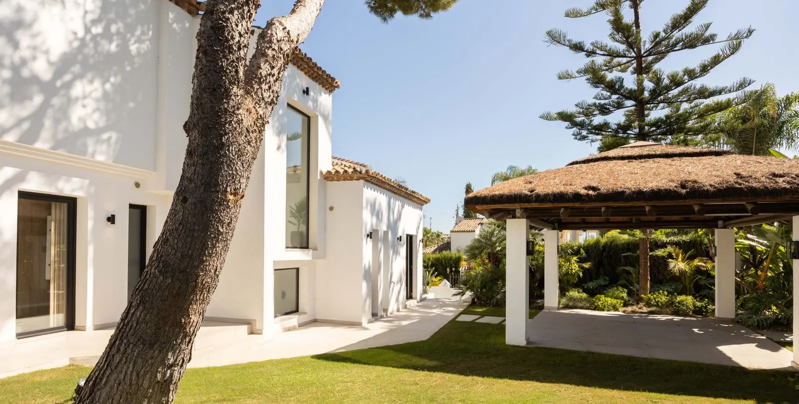 Venta de villa independiente en Nueva Andalucía 28