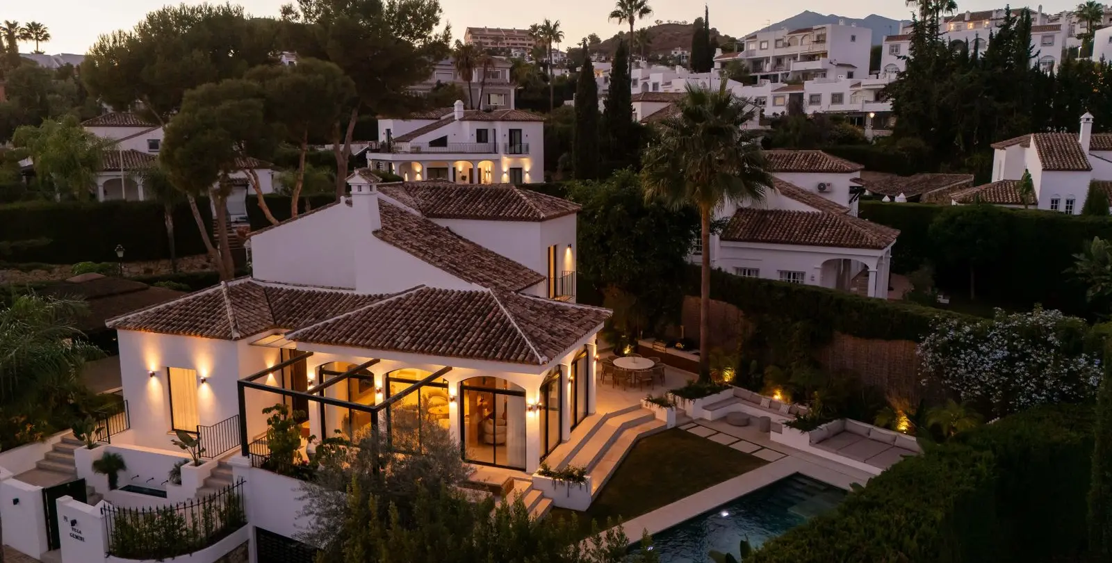 Venta de villa independiente en Nueva Andalucía 35