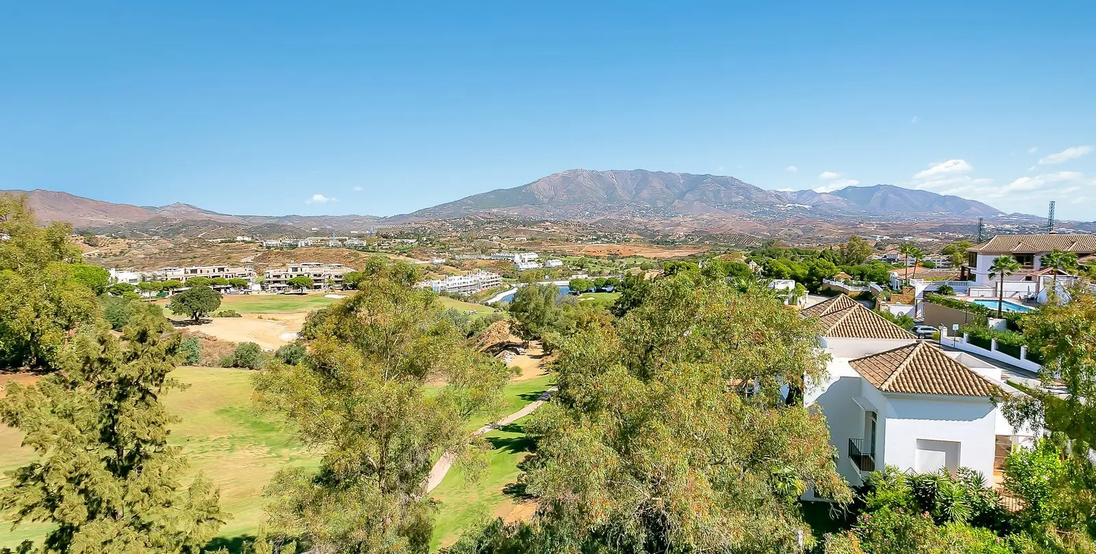 Venta de villa independiente en La Cala Golf 81