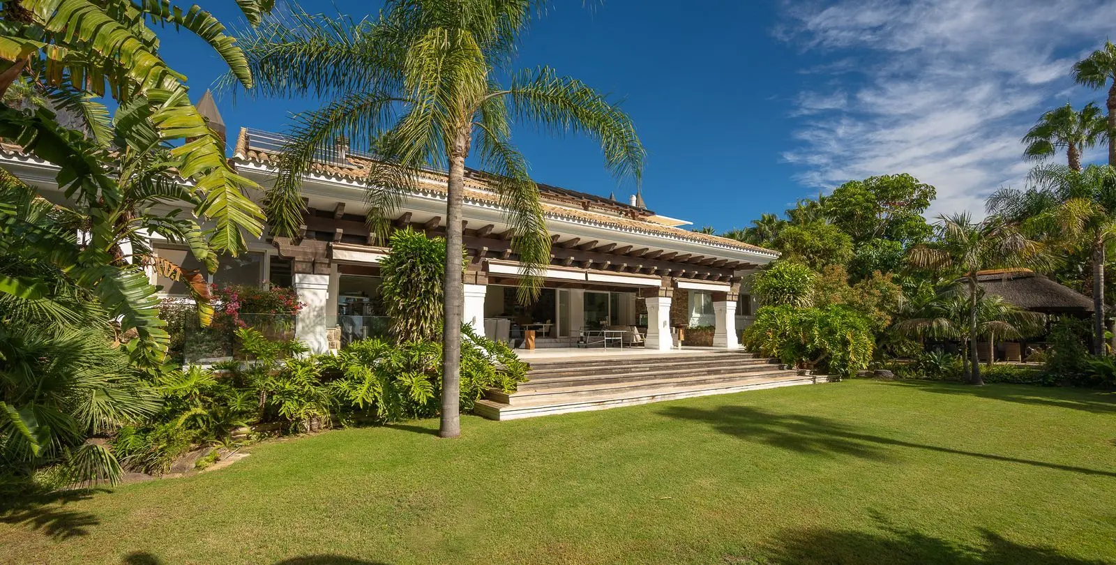 Venta de villa independiente en Sierra Blanca 3