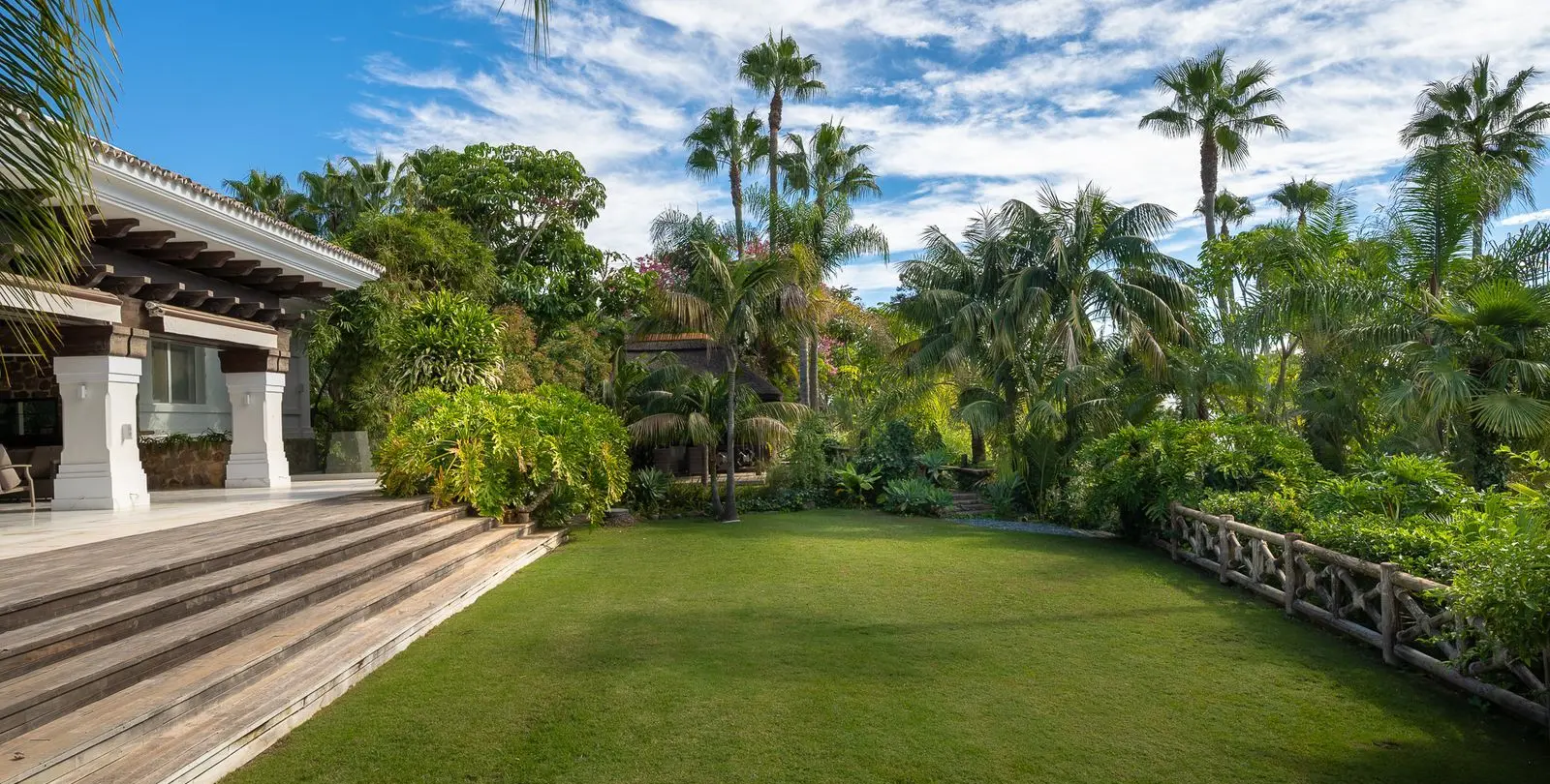 Venta de villa independiente en Sierra Blanca 22