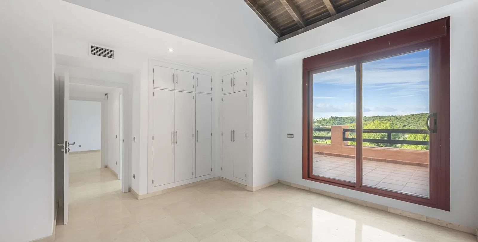 Продажа пентхауса в Casares Playa 15