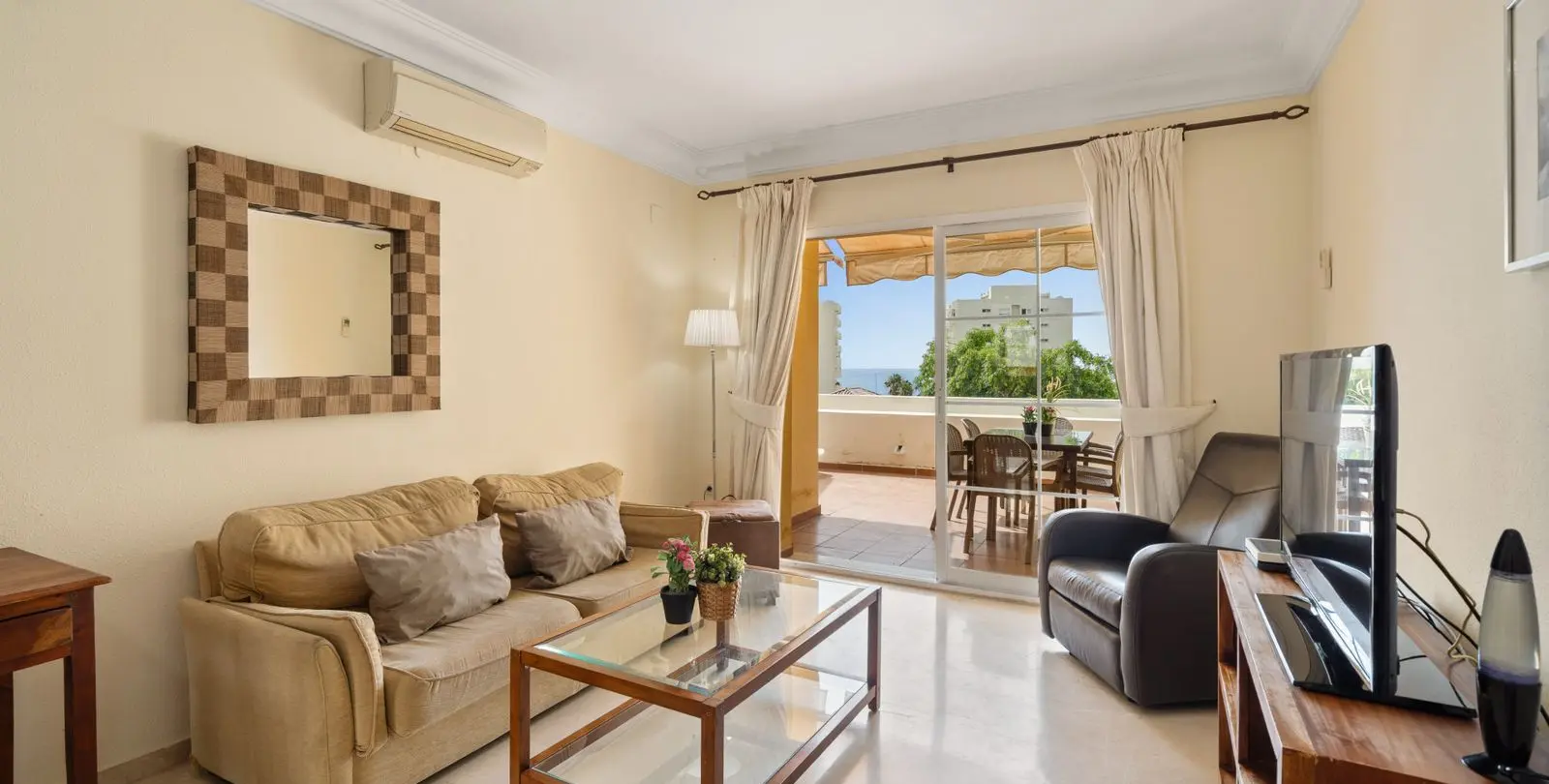 Продажа апартаментов на среднем этаже в Estepona 1