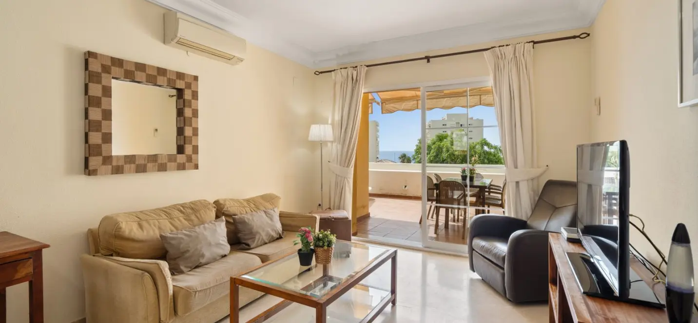 Продажа апартаментов на среднем этаже в Estepona 0
