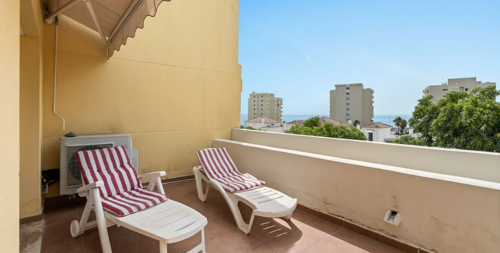 Продажа апартаментов на среднем этаже в Estepona 5