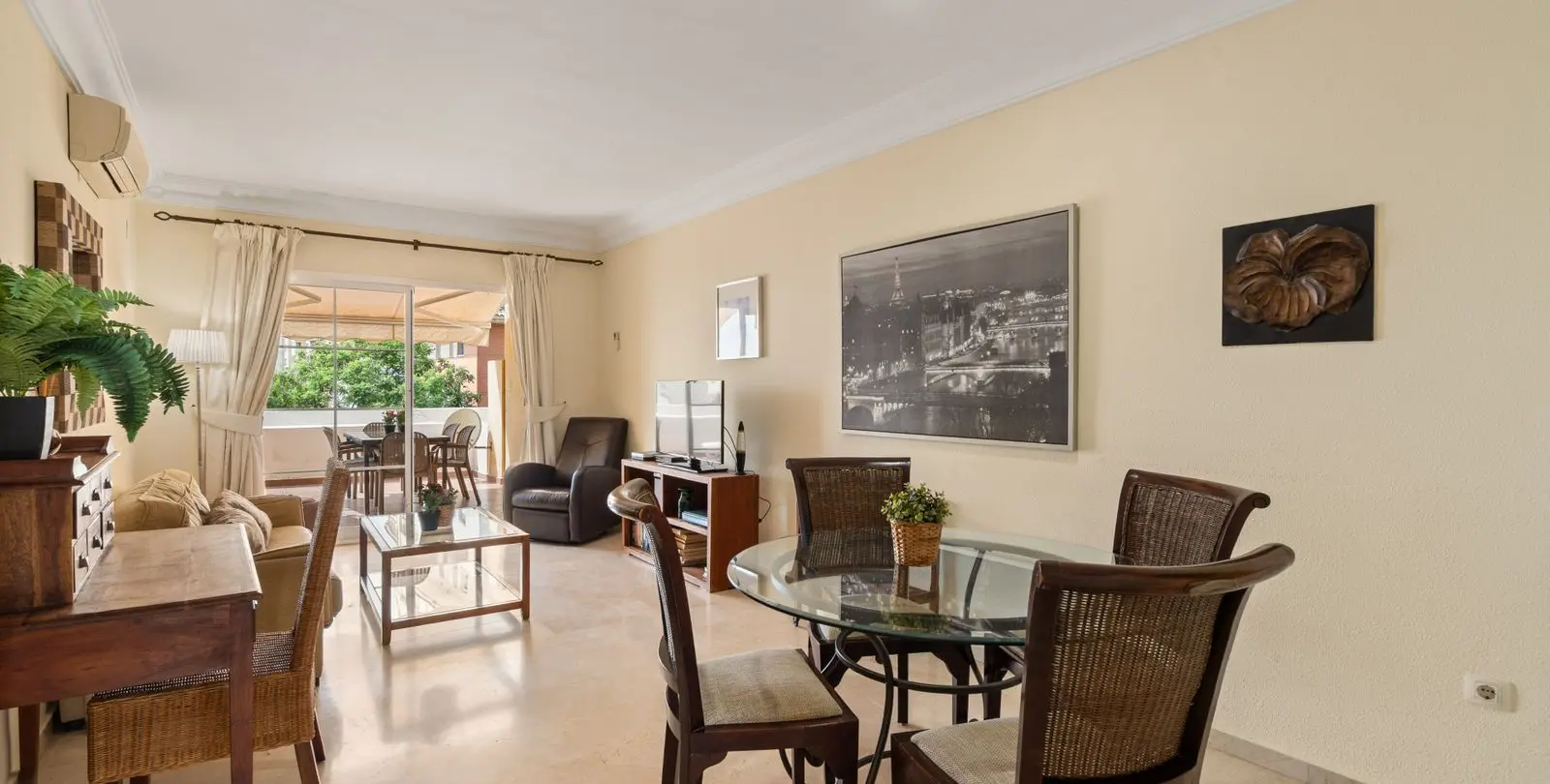 Продажа апартаментов на среднем этаже в Estepona 6