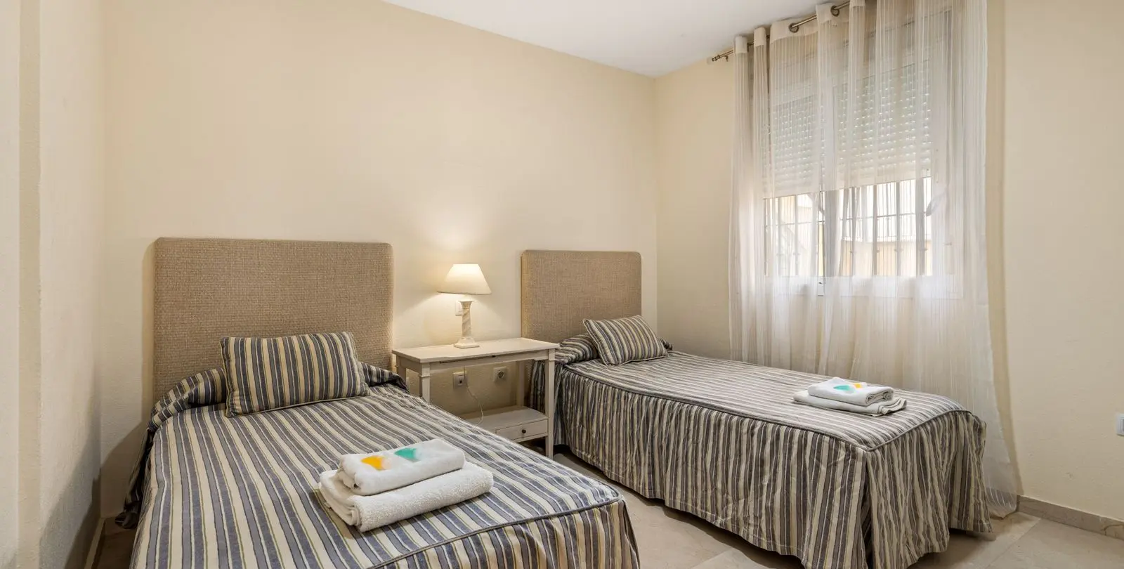 Продажа апартаментов на среднем этаже в Estepona 12