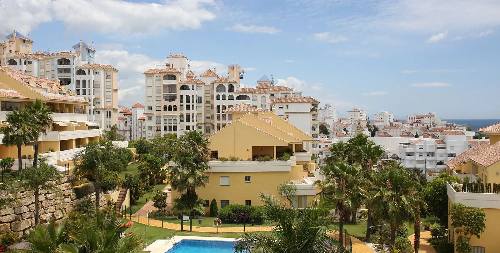 Продажа апартаментов на среднем этаже в Estepona 15