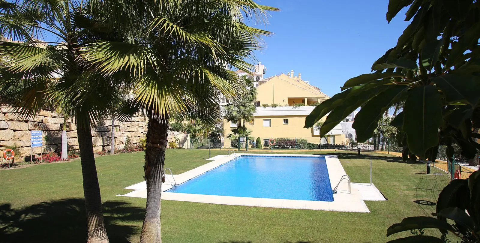 Продажа апартаментов на среднем этаже в Estepona 19