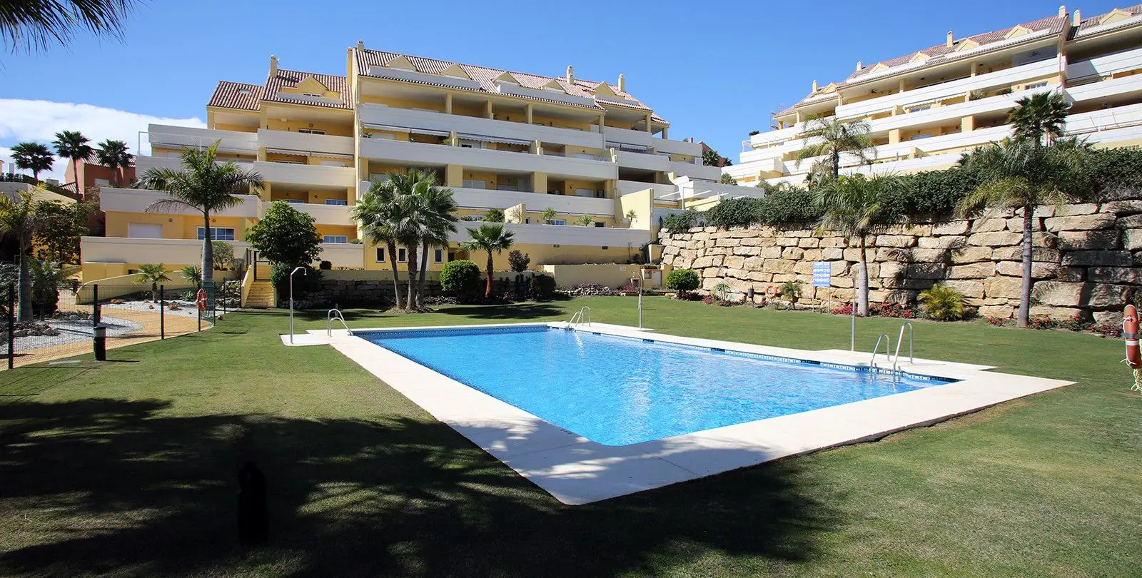 Продажа апартаментов на среднем этаже в Estepona 20