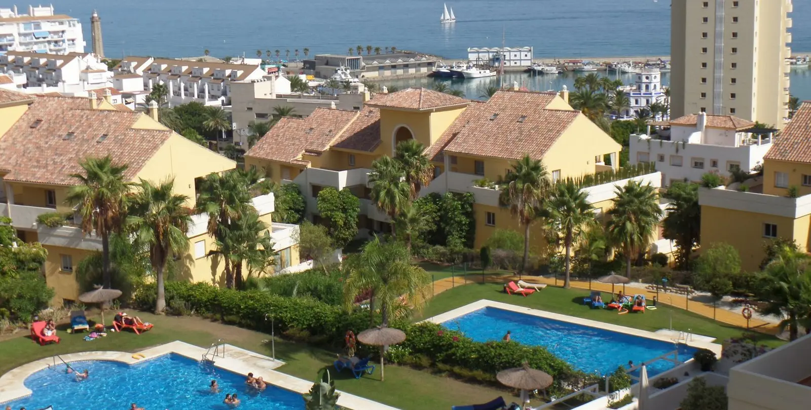 Продажа апартаментов на среднем этаже в Estepona 21