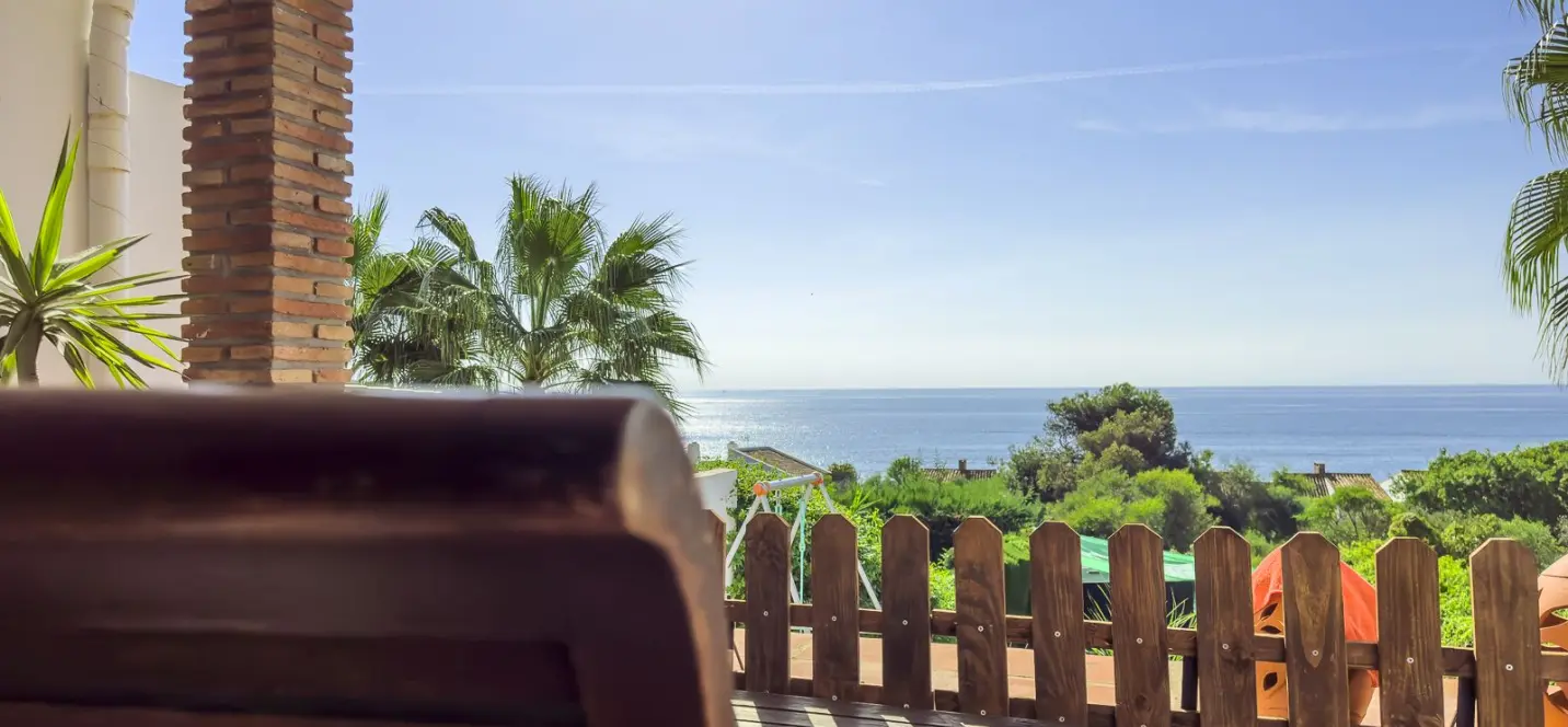 Продажа дома на две семьи в Estepona 0