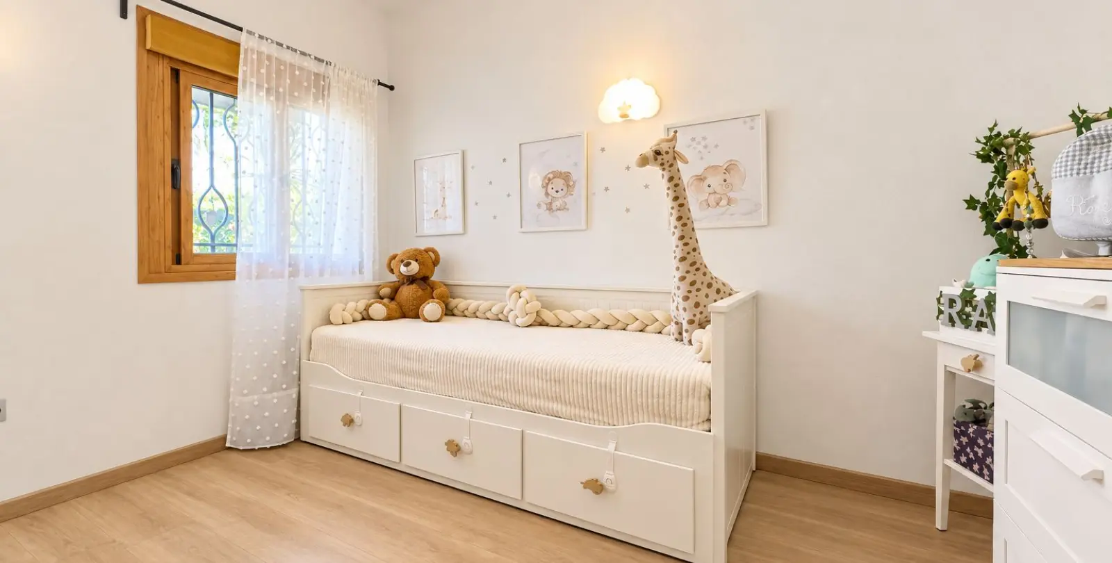 Продажа дома на две семьи в Estepona 12