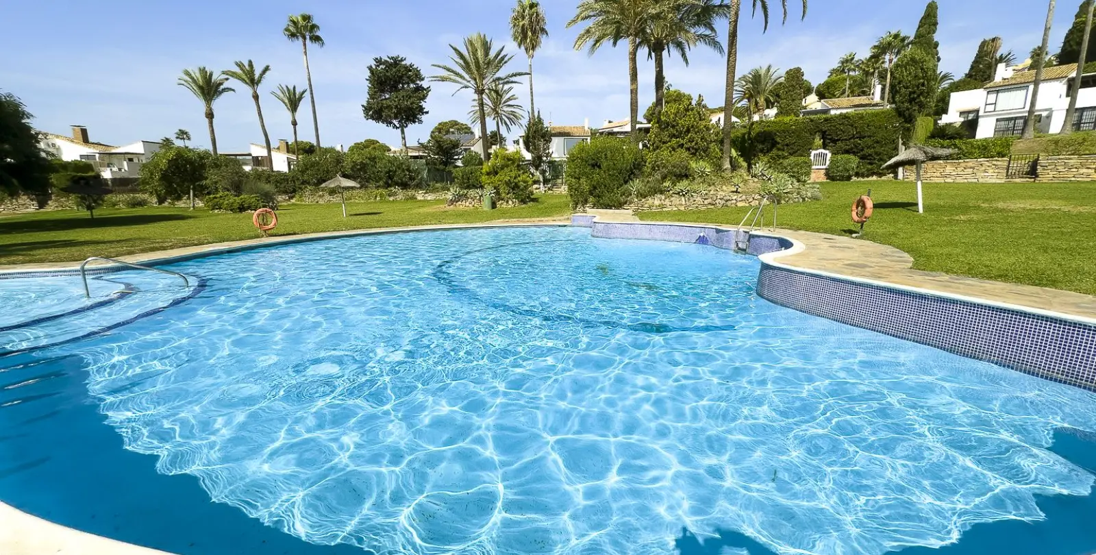 Продажа дома на две семьи в Estepona 34