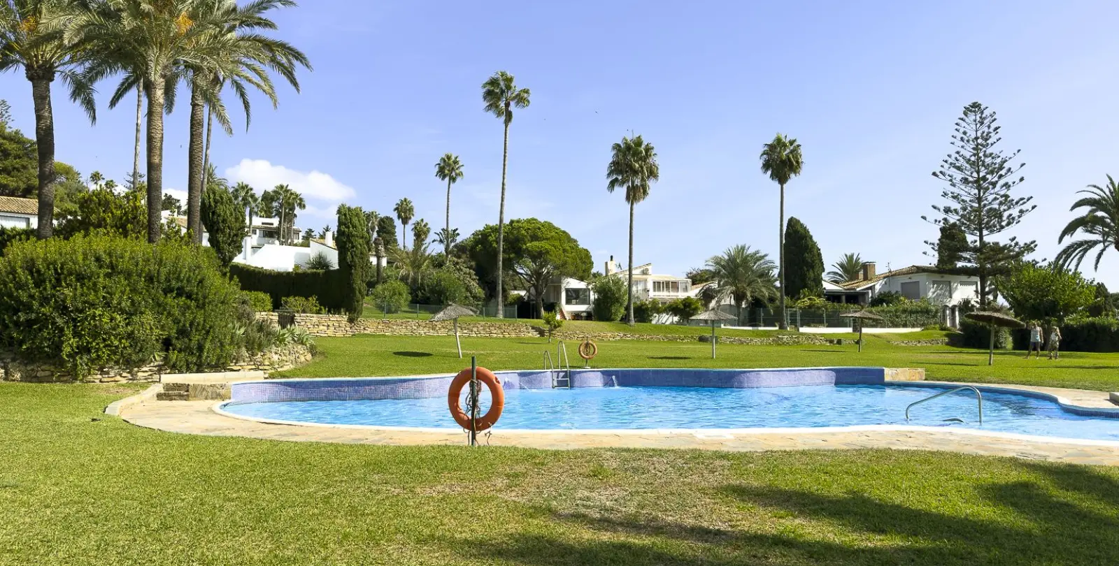 Продажа дома на две семьи в Estepona 37