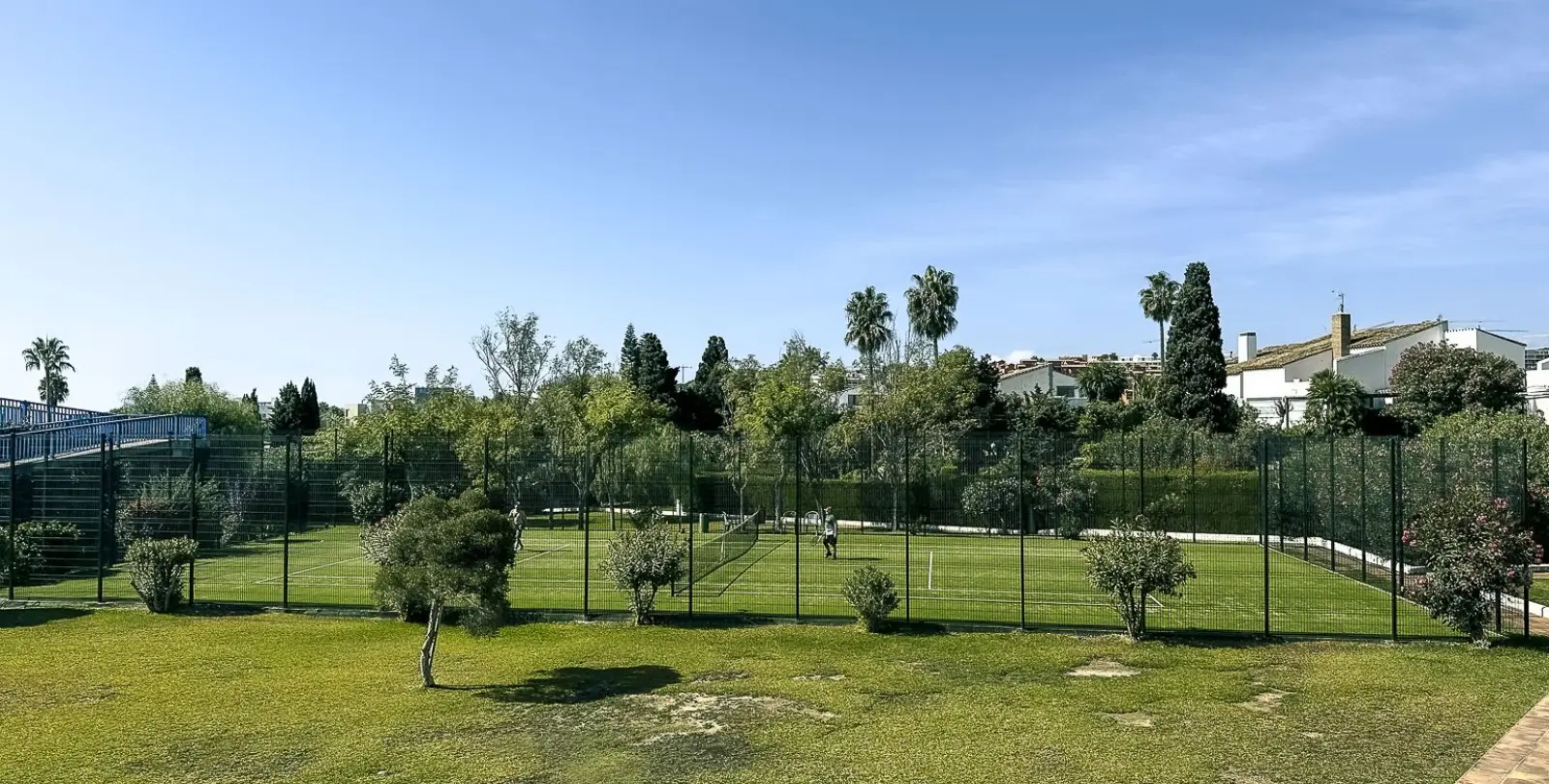 Продажа дома на две семьи в Estepona 38
