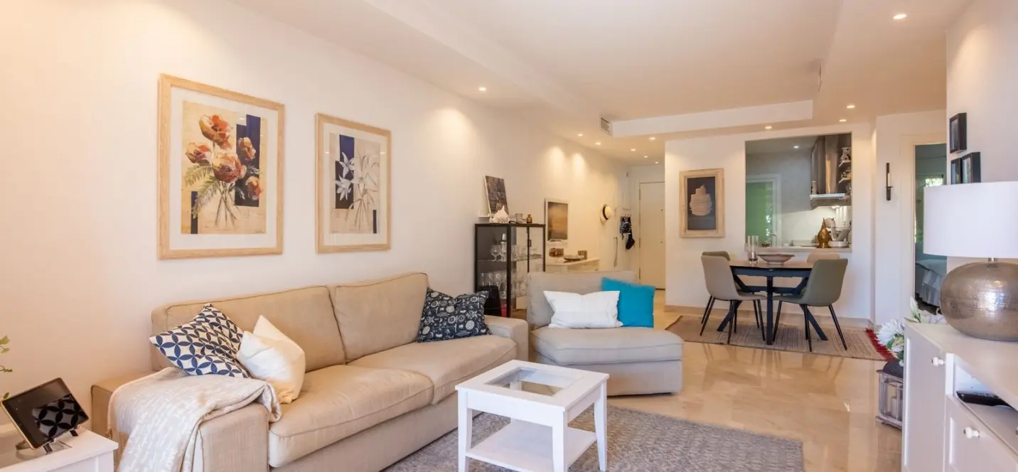 Продажа апартаментов на среднем этаже в The Golden Mile 4