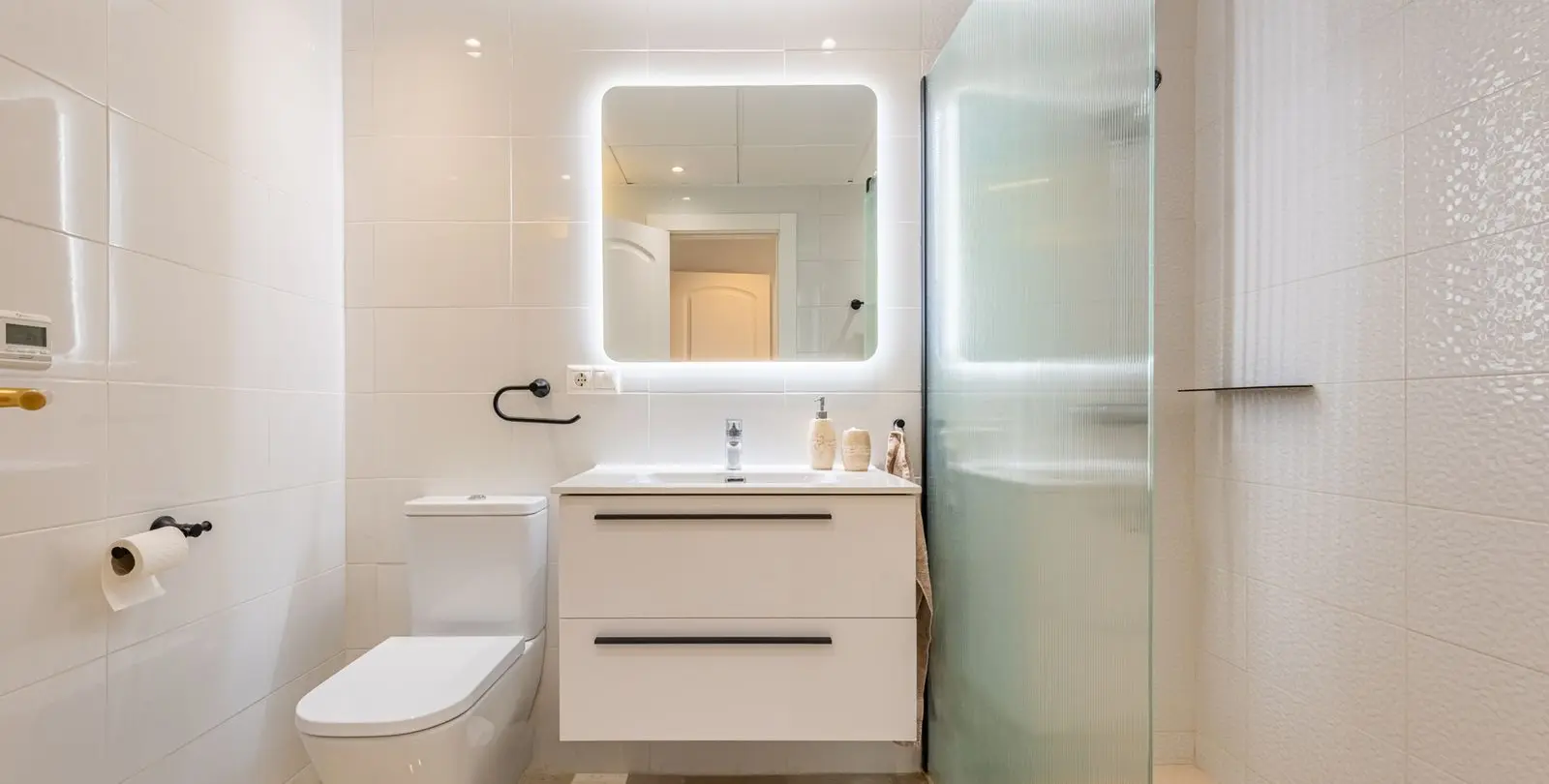 Продажа апартаментов на среднем этаже в The Golden Mile 14