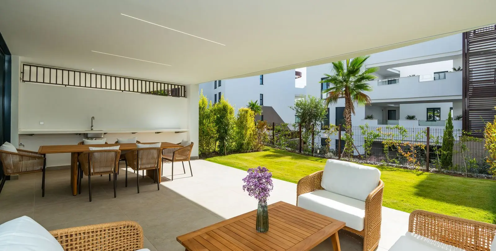 Продажа апартаментов на первом этаже в Bel Air 24