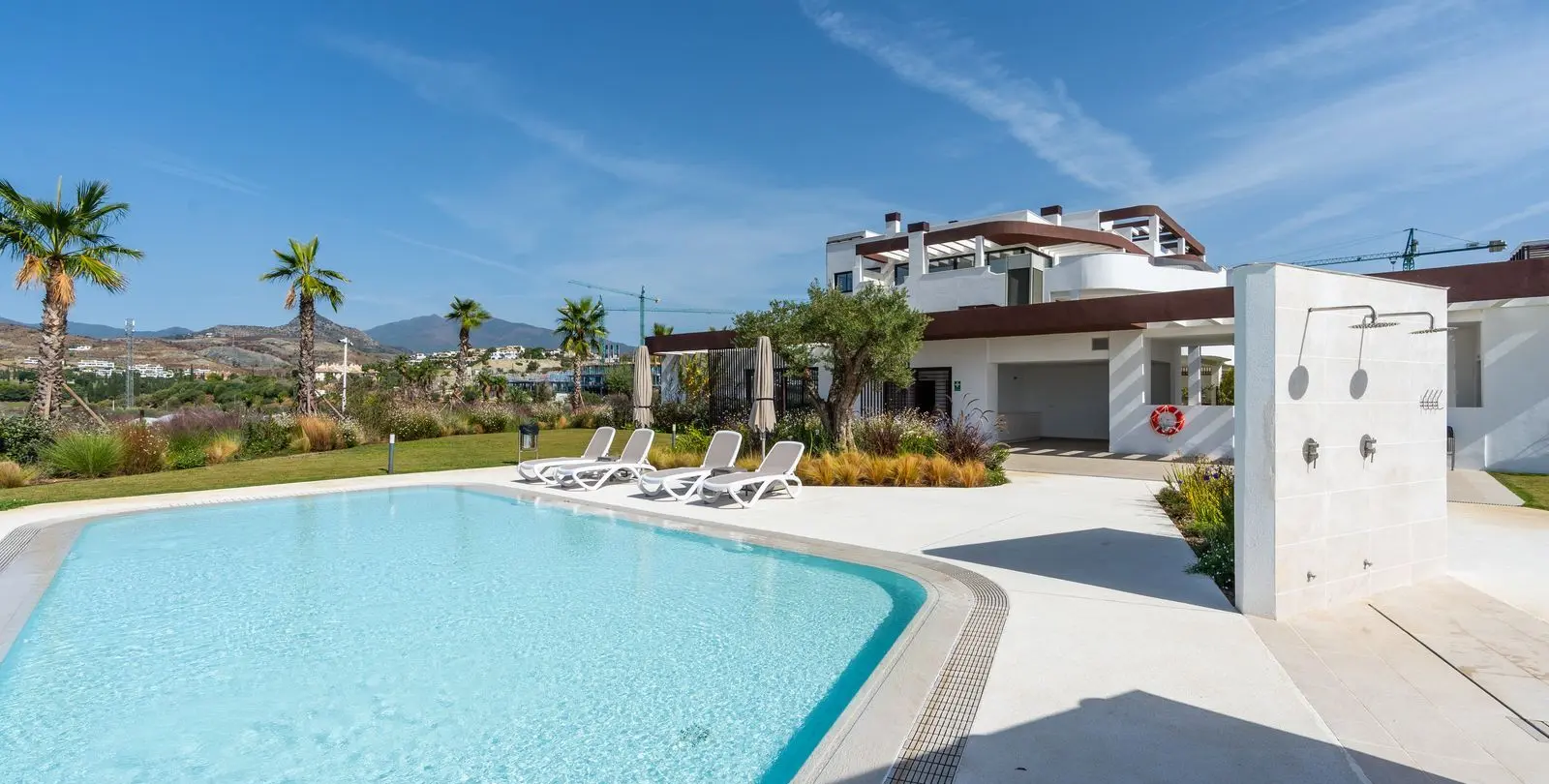 Продажа апартаментов на первом этаже в Bel Air 27