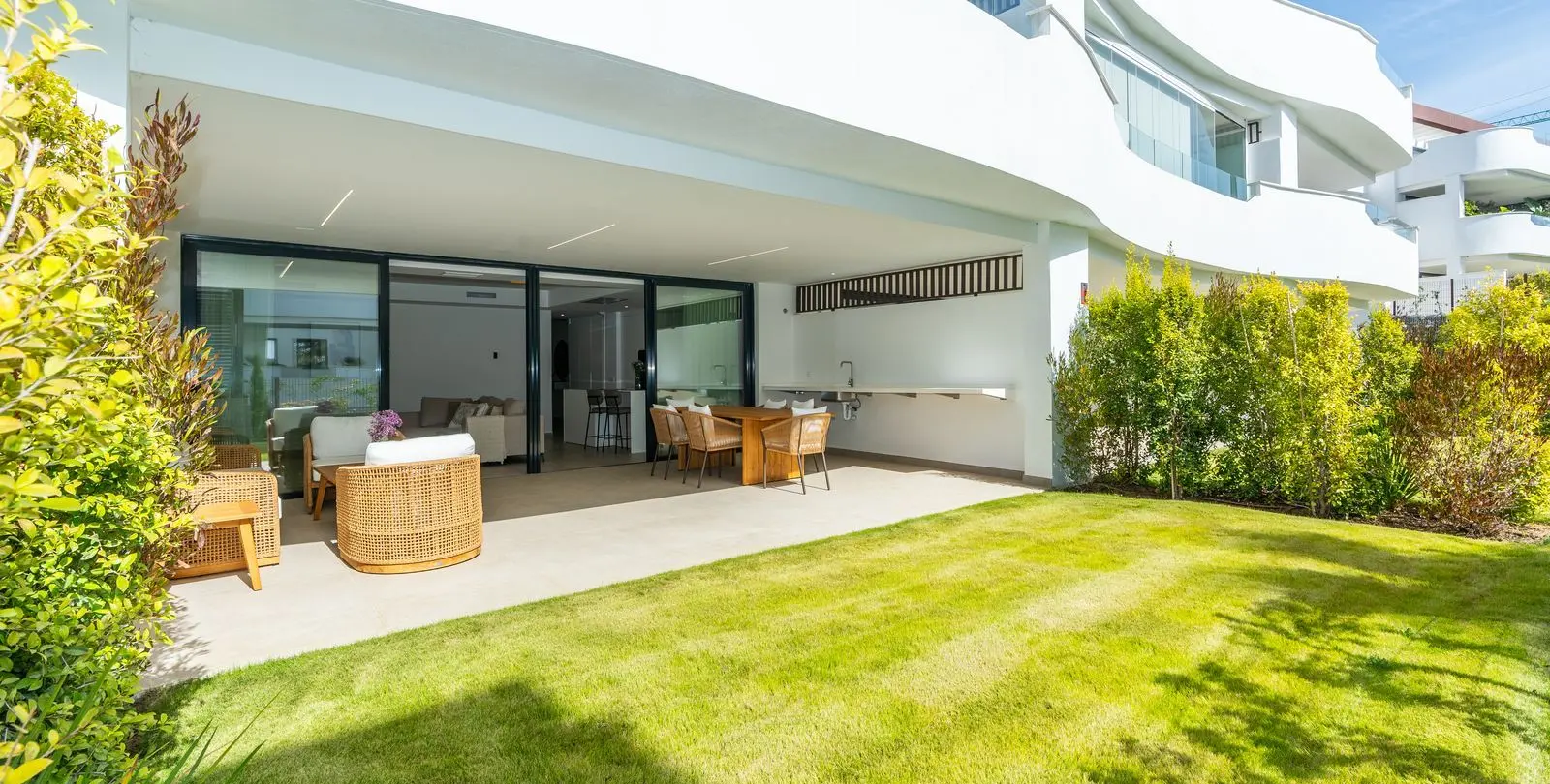 Продажа апартаментов на первом этаже в Bel Air 31