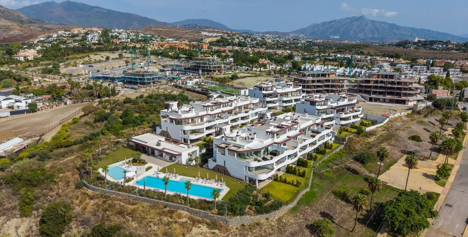 Продажа апартаментов на первом этаже в Bel Air 33