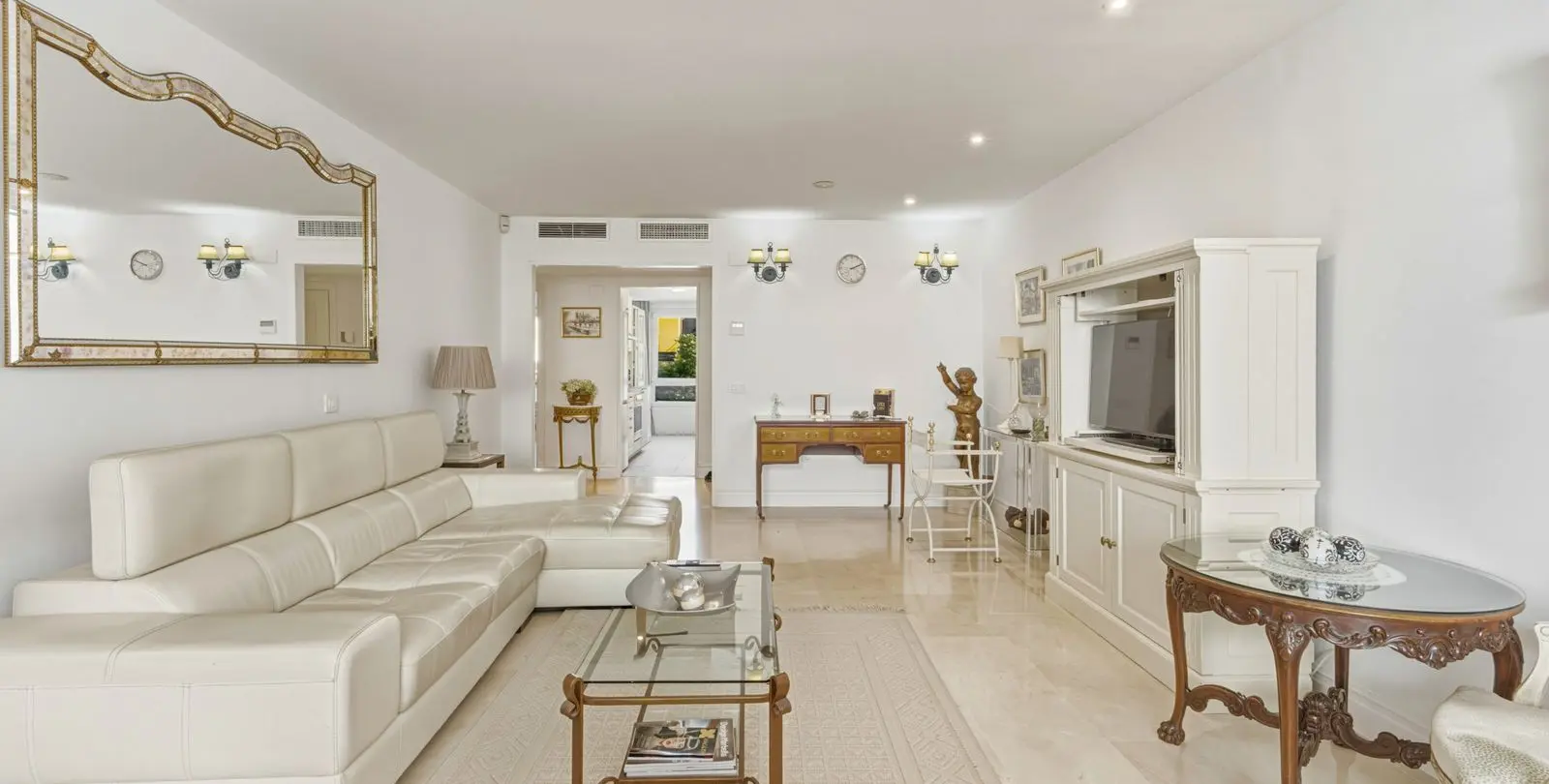 Venta de apartamento en planta media en The Golden Mile 2