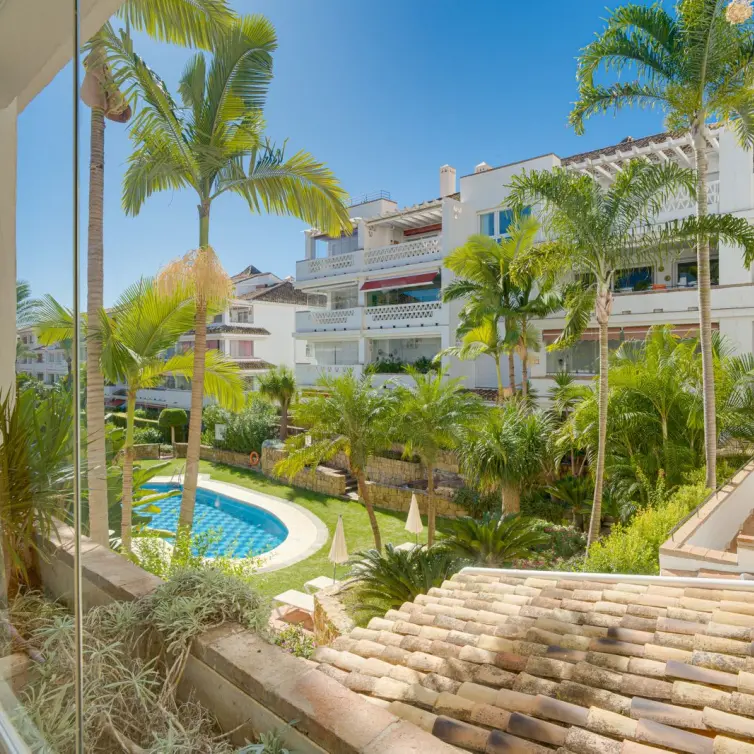 Venta de apartamento en planta media en The Golden Mile