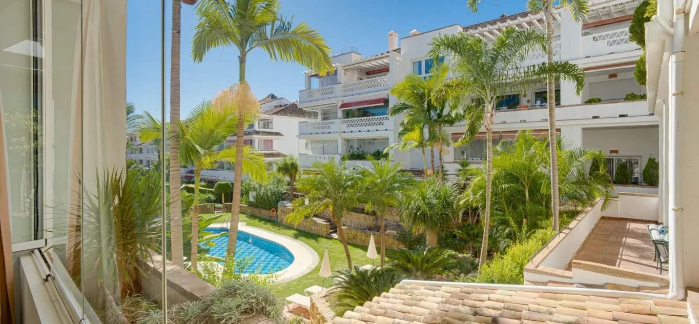 Venta de apartamento en planta media en The Golden Mile 2