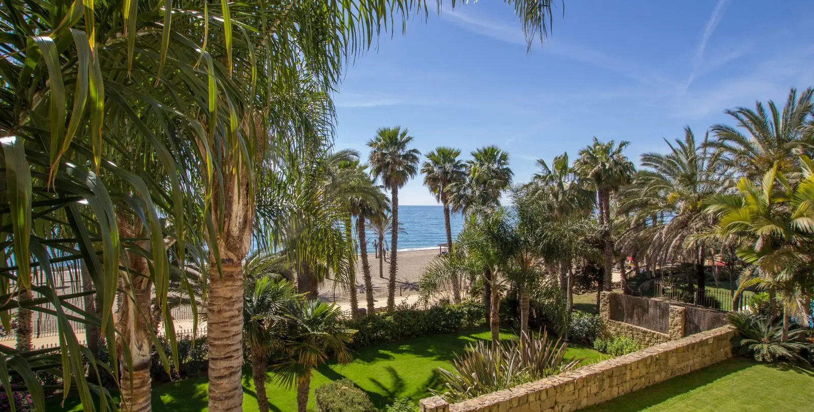 Venta de apartamento en planta media en The Golden Mile 5