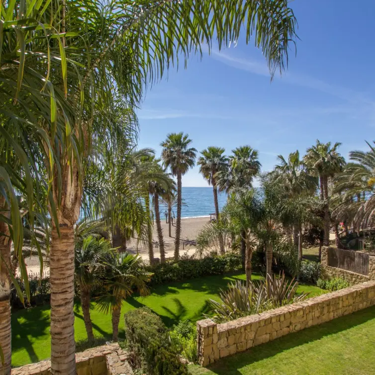 Venta de apartamento en planta media en The Golden Mile