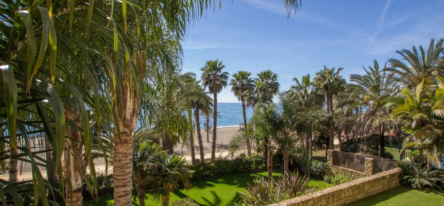 Venta de apartamento en planta media en The Golden Mile 4