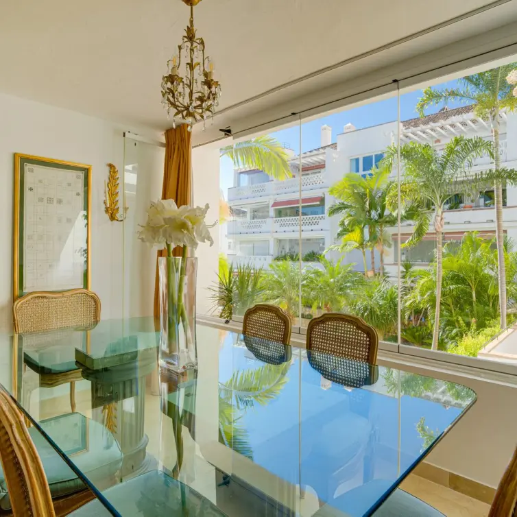 Venta de apartamento en planta media en The Golden Mile