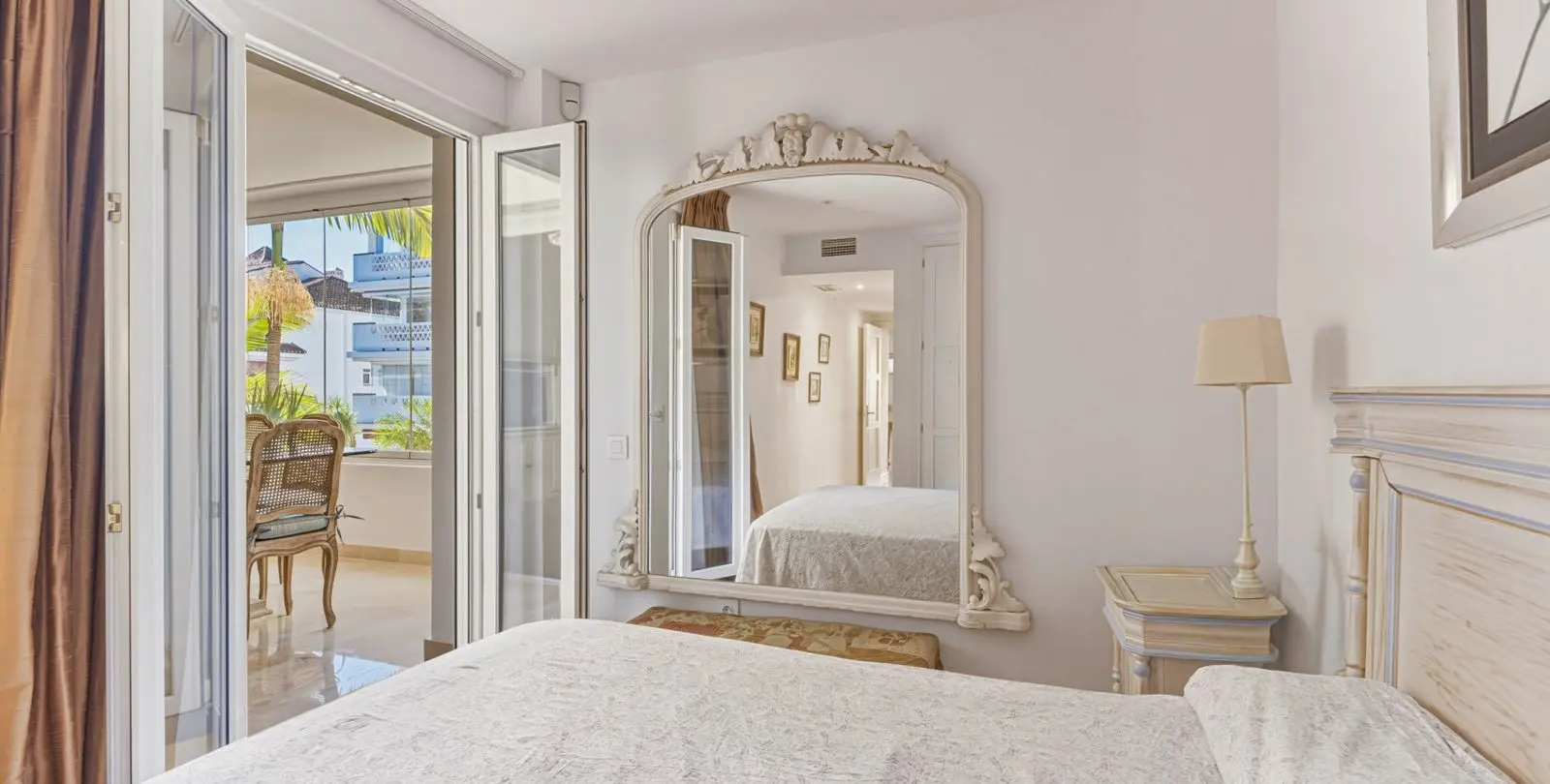 Venta de apartamento en planta media en The Golden Mile 7
