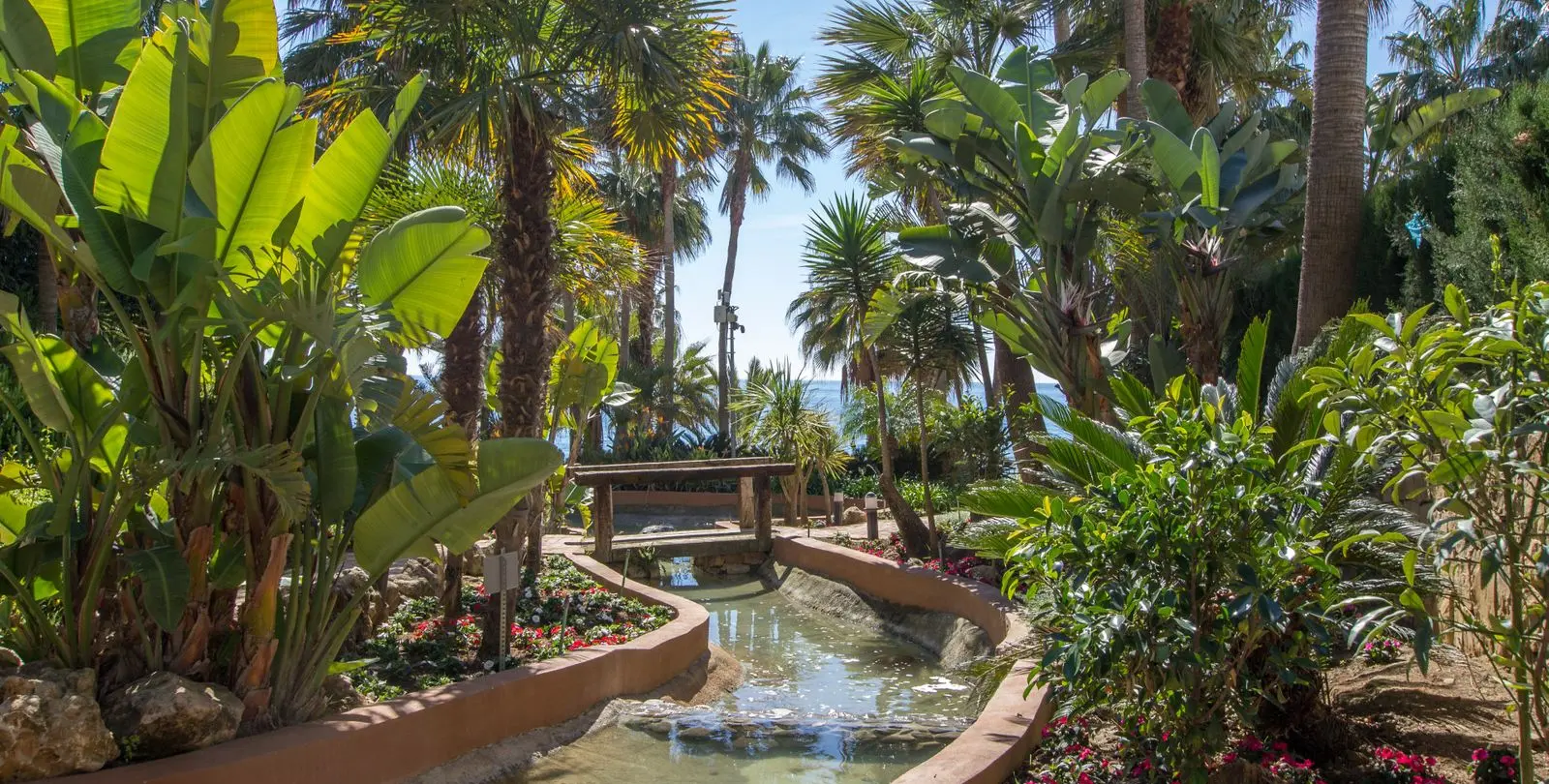 Venta de apartamento en planta media en The Golden Mile 14