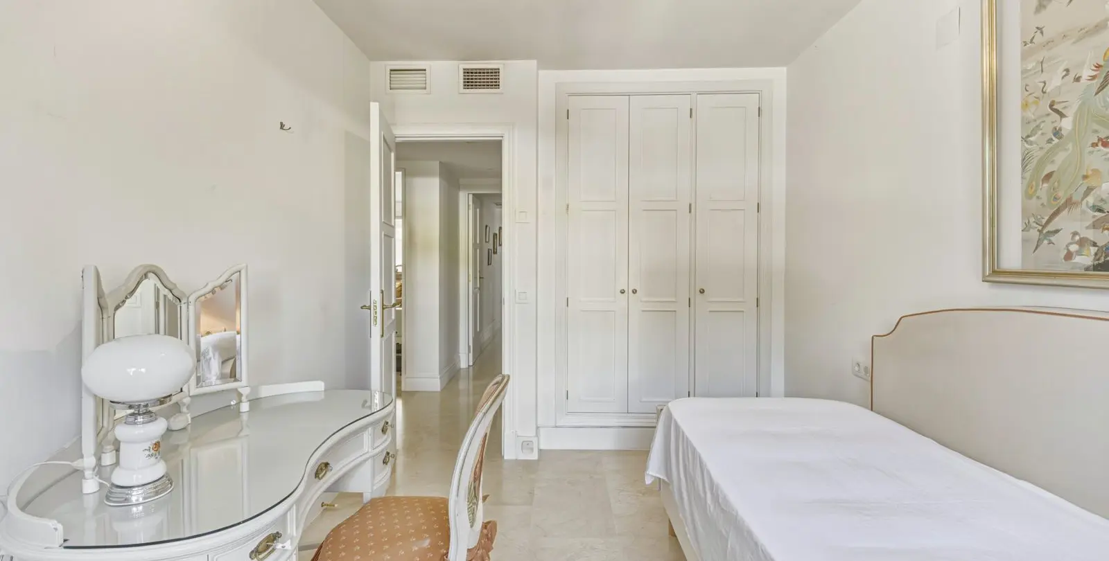 Venta de apartamento en planta media en The Golden Mile 15