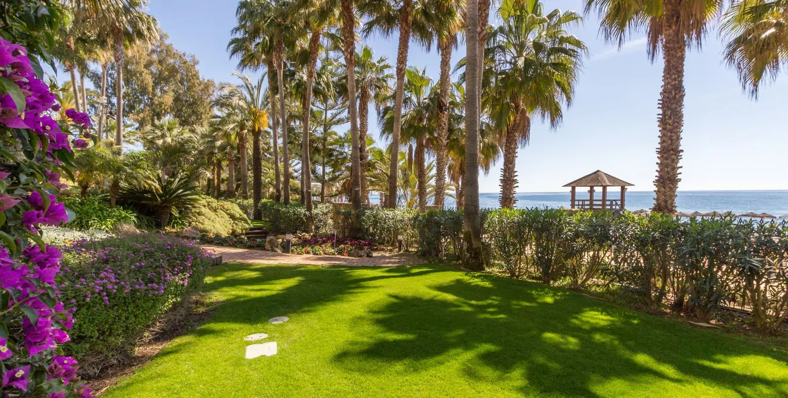 Venta de apartamento en planta media en The Golden Mile 16
