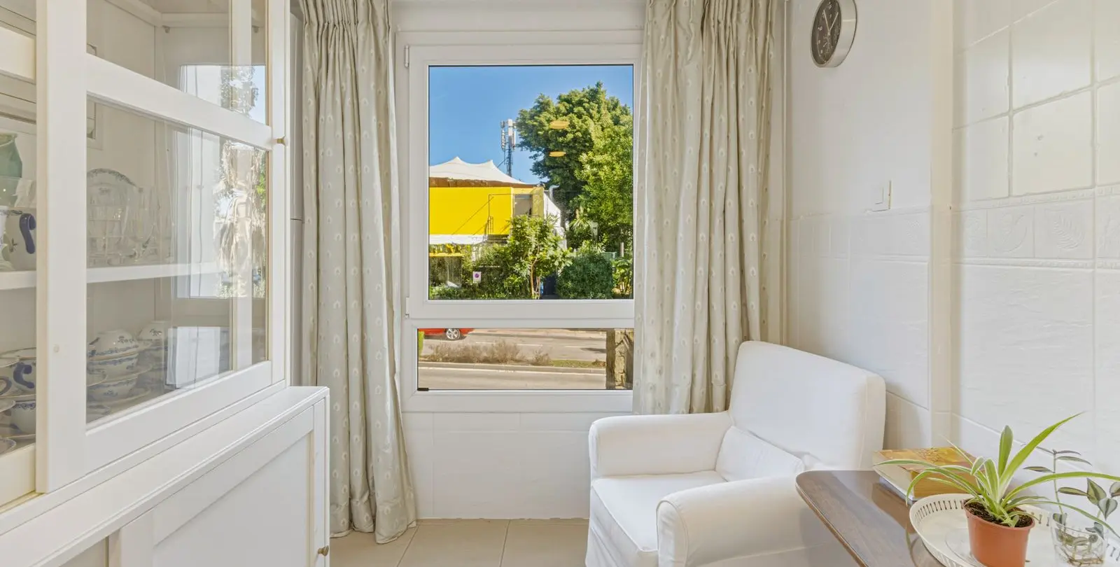 Venta de apartamento en planta media en The Golden Mile 17