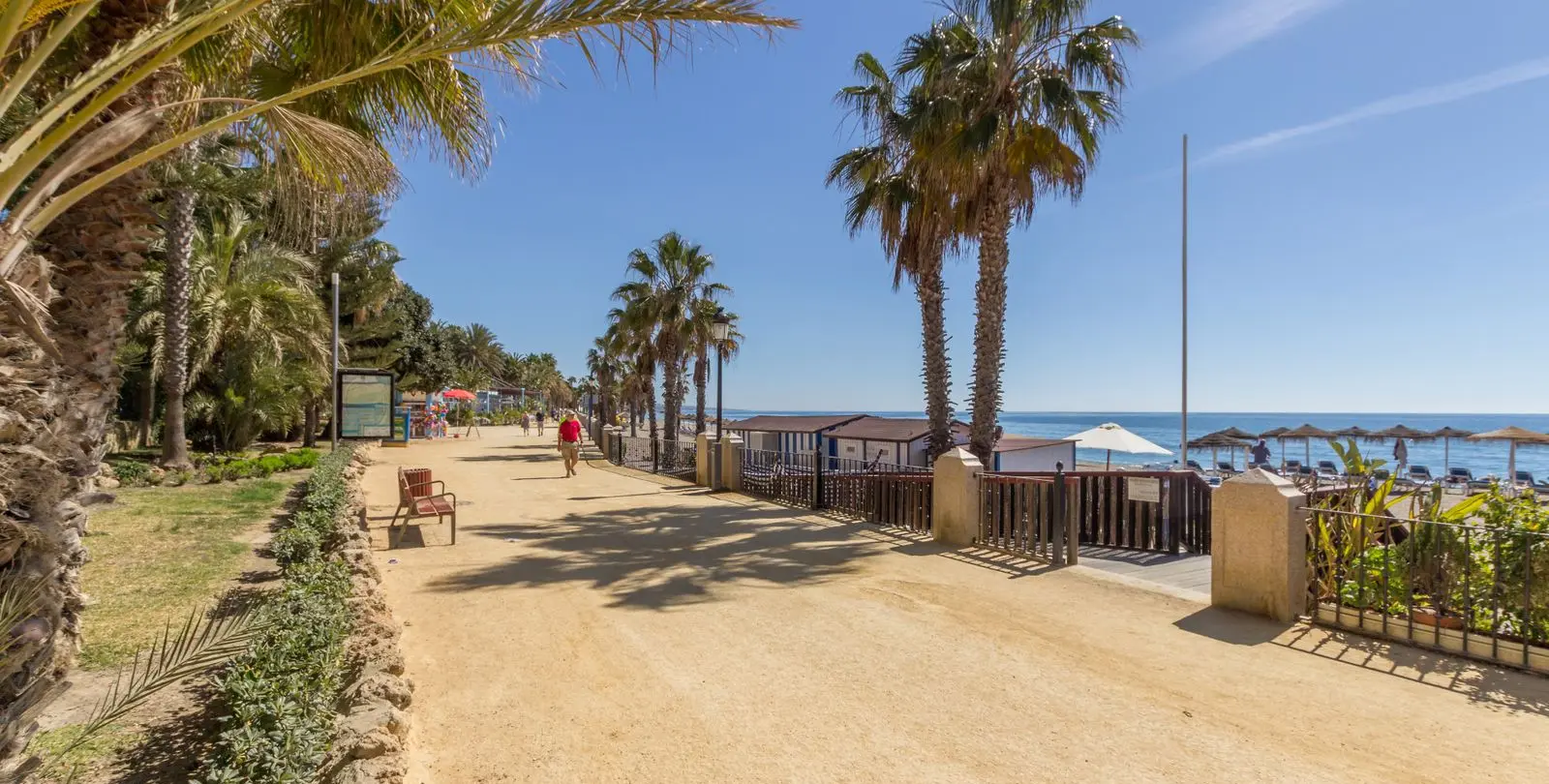 Venta de apartamento en planta media en The Golden Mile 18