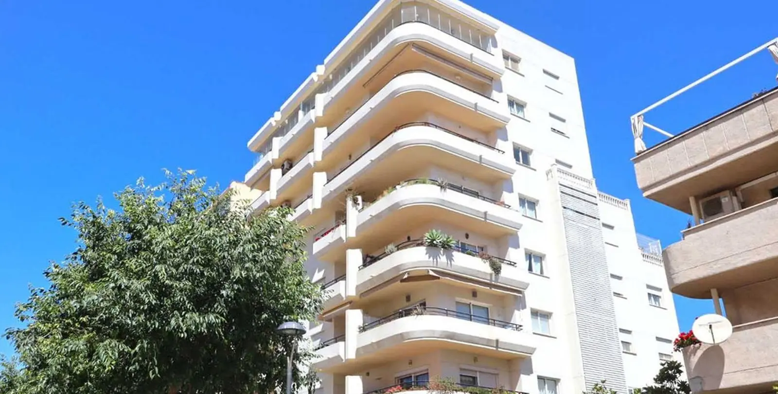 Venta de apartamento en planta media en Marbella 1
