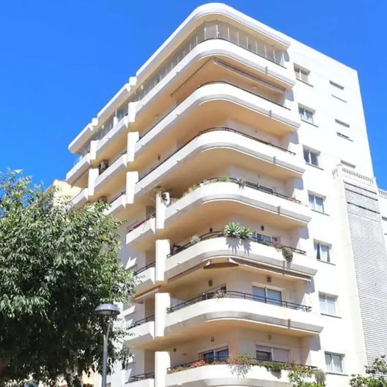 Venta de apartamento en planta media en Marbella